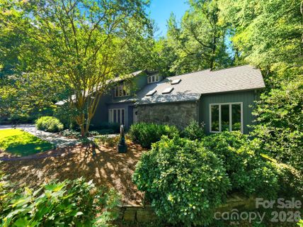 414 Stonecroft Drive active home in Stonecroft Estates, Lenoir, NC