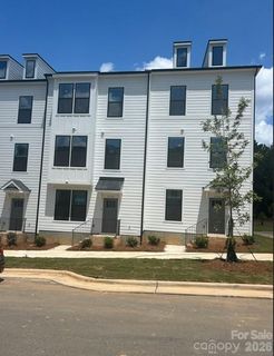 3027 Pointe Town Drive pending home in Greenway Overlook, Charlotte, NC