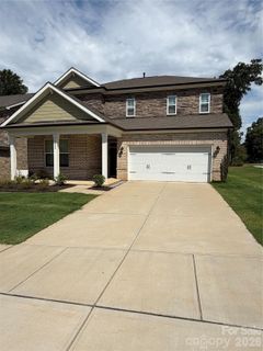 5002 Kinsbridge Drive active home in McEwen Village, Mint Hill, NC