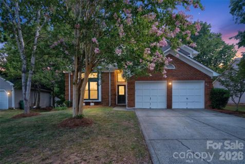 6815 Oldecastle Court active home in Landen Glen, Charlotte, NC