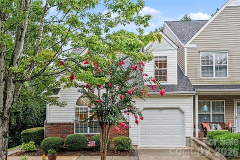 927 Sparrows Nest Lane