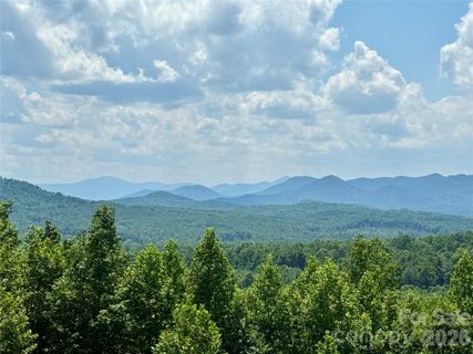 V L Summit Trail active home in Grandview Peaks, Nebo, NC