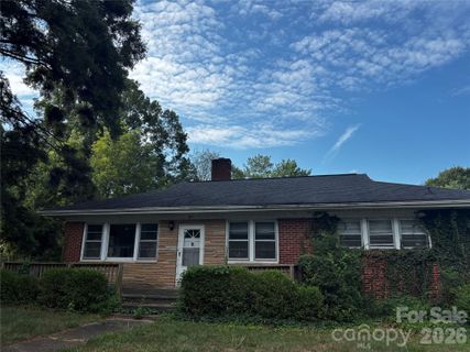 907 Maple Avenue