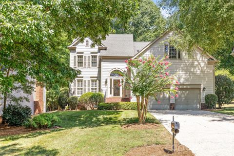 9120 Cameron Wood Drive pending home in Cameron Wood, Charlotte, NC