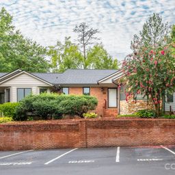 1005 Kenilworth Court