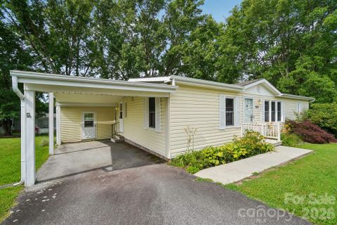 Homes in Cumberland Village, Hendersonville