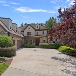 3813 Lakeside Drive
