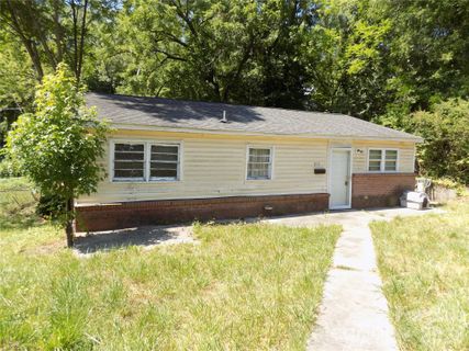 1013 W Sixth Avenue pending home in Firestone, Gastonia, NC