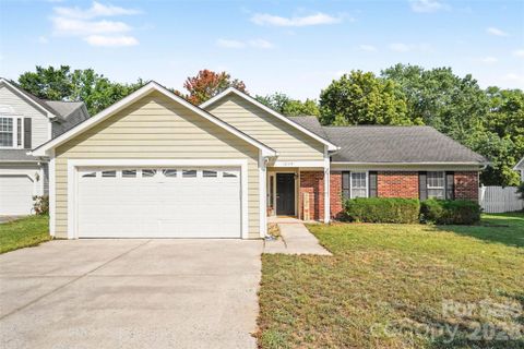 12109 Landing Green Drive active home in Landen Glen, Charlotte, NC