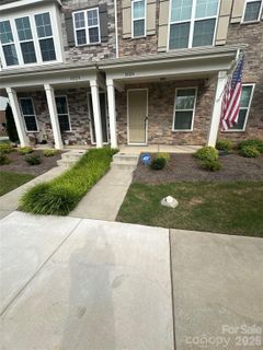 10024 Hemingway Place active home in Gatsby, Charlotte, NC