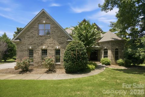 579 Morning Glory Court active home in Carolina Coves, Lake Wylie, SC