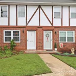 1300 Larchmont Place