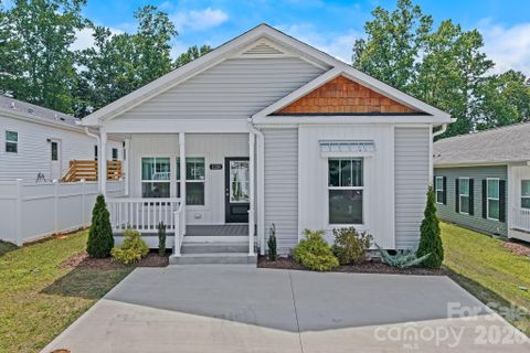 128 Bellamy Road active home in Brooks Cove, Asheville, NC