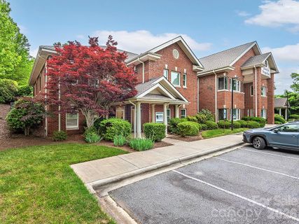 2 Walden Ridge Drive