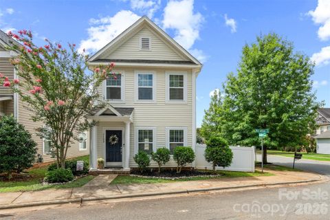7102 Mclothian Lane pending home in The Oaks At McIlwaine, Huntersville, NC