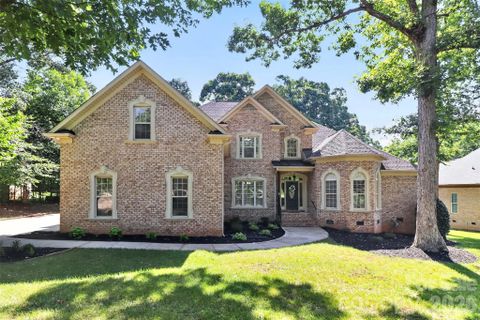 4817 Pimlico Lane active home in Queens Gate, Waxhaw, NC