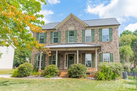 281 Fischer Road pending home in Fallbrook, Fort Mill, SC