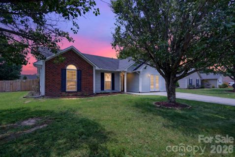 906 Woodhill Drive active home in Southchase, Fletcher, NC