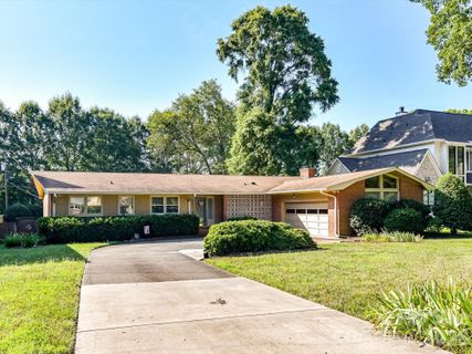 911 Lansdowne Road pending home in Lansdowne, Charlotte, NC