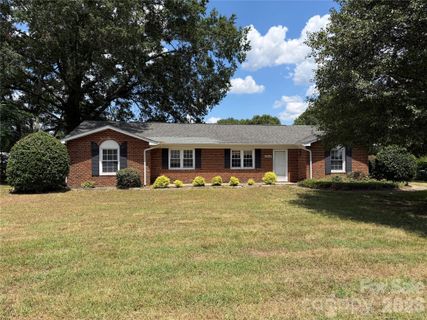 3025 Smith Farm Road pending home in Stallings Park, Matthews, NC