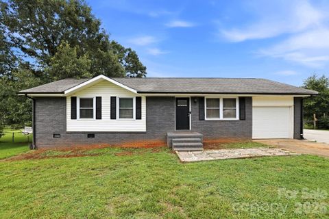 131 Midwood Lane