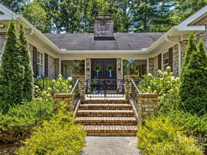 4 Hemlock Road active home in Biltmore Forest, Asheville, NC