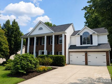 9106 Torrence Crossing Drive active home in Torrence Crossing, Huntersville, NC