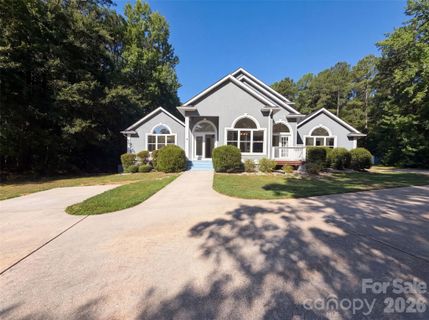 502 Live Oaks Court