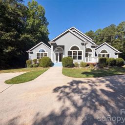 502 Live Oaks Court