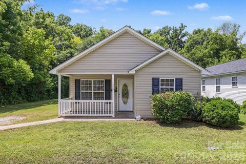 317 Baker Street pending home in Sunset Park, Rock Hill, SC