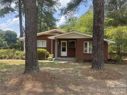 709 Sunset Drive