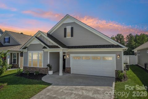 505 Fox Cove Road active home in Cantrell Hills, Hendersonville, NC