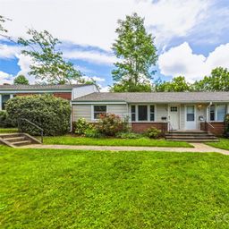 43 Trowbridge Lane