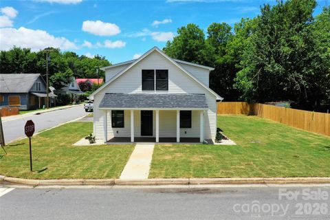 733 Spruce Street pending home in Mooresville Mill Village, Mooresville, NC