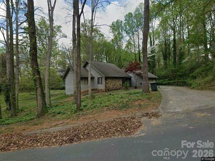 216 Brentwood Circle pending home in Dogwood Hills, Newton, NC