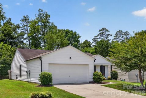 10957 Dry Stone Drive active home in Cabarrus Crossing, Huntersville, NC