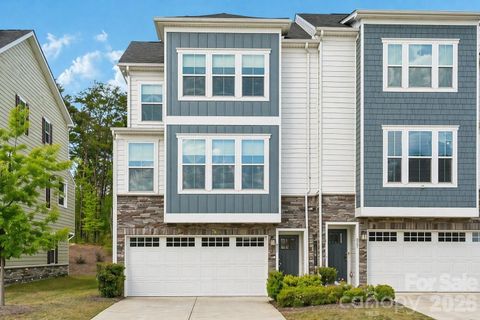 957 Portrush Lane active home in Trinity Townes, Tega Cay, SC