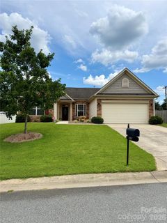 105 Kingston Drive active home in Dutchmans Ridge, Mount Holly, NC