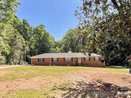 6728 Lakeside Drive