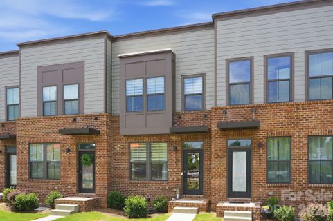 1063 Simcoe Lane active home in Southrail Station, Charlotte, NC