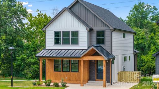 18 S Martha Kate Drive active home in The Townes At Martha Kate, Hendersonville, NC