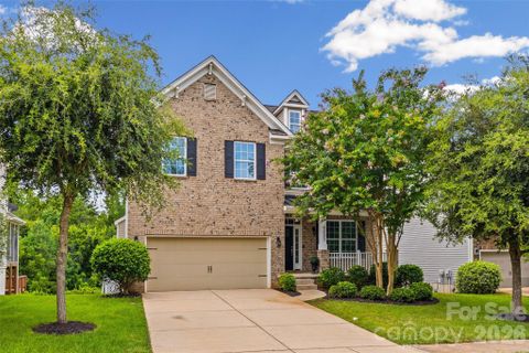 9233 Inverness Bay Road pending home in Berewick, Charlotte, NC