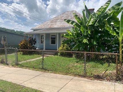 28 W Chestnut Street