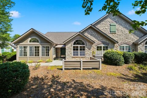 808 Wynnshire Drive active home in Wynnshire Ridge, Hickory, NC