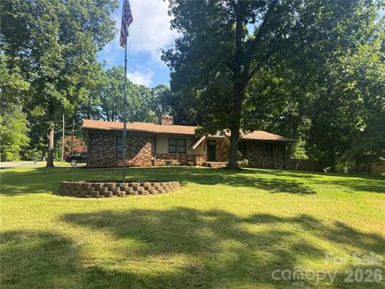 1106 Robinhood Lane