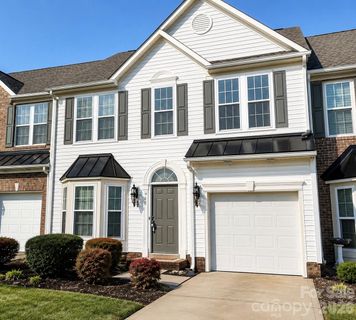 320 Shingleoak Drive active home in Autumn Cove At Lake Wylie, Clover, SC