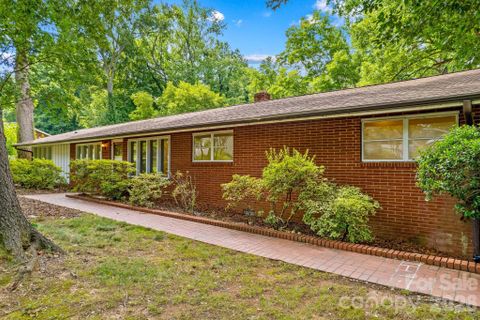 1221 Forestdale Drive active home in Meadowbrook, Salisbury, NC