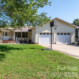 2504 Brentwood Circle