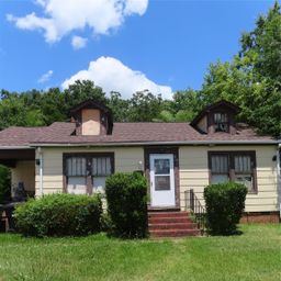 627 E Black Street