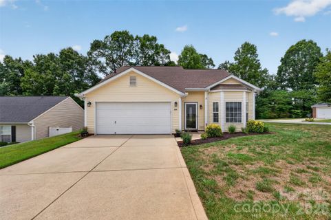 806 20th Avenue Place pending home in Windsong Village, Hickory, NC